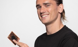 Antoine Griezmann ambassadeur officiel jeu de cartes à jouer Yu Gi Oh 02