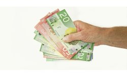 canada dollar jeux video augmentation prix price videogames rise cinq 5 dollars canadien canadian