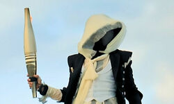 JO 2024 : l'homme à la capuche fait le show durant la Cérémonie d'ouverture, une belle référence à Assassin's Creed