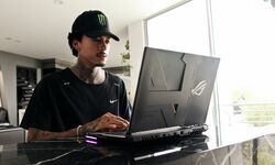Nyjah uses the ROG Strix Nyjah Huston special edition in his daily life 1