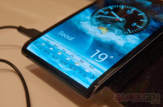 samsung galaxy note 4 prototype curved screen.