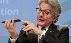 Thierry Breton Commission Européenne USB C head