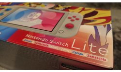 Unboxing Nintendo Switch LITE Zacian Zamazenta Pokémon Collector 029