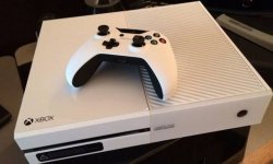 Xbox One White Exclusive Launch Team Commemorative Special Edition blanche photo 06.01 (2)