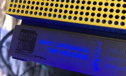 Xbox One X édition limitée Cyberpunk 2077 uv