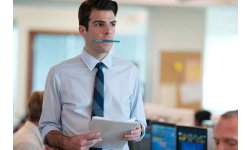 Zachary Quinto dans Margin Call