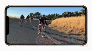 Apple iPhone Xs gold video screen 09122018