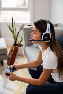 Astro Gaming A20 Gen 2 Aquarius Blue Lifestyle 1 (3)