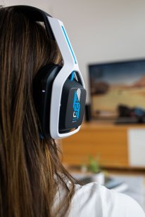 Astro Gaming A20 Gen 2 Aquarius Blue Lifestyle 1 (9)