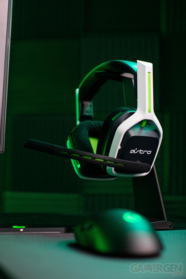 Astro Gaming A20 Gen 2 Aquarius Green Desk Stage 1 (5)