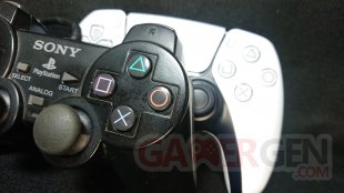 Comparaison DualSense manette DualShock 2 PS2 images (32)