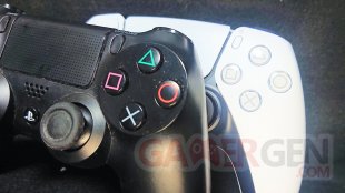 Comparaison DualSense manette DualShock 4 PS4 images (42)