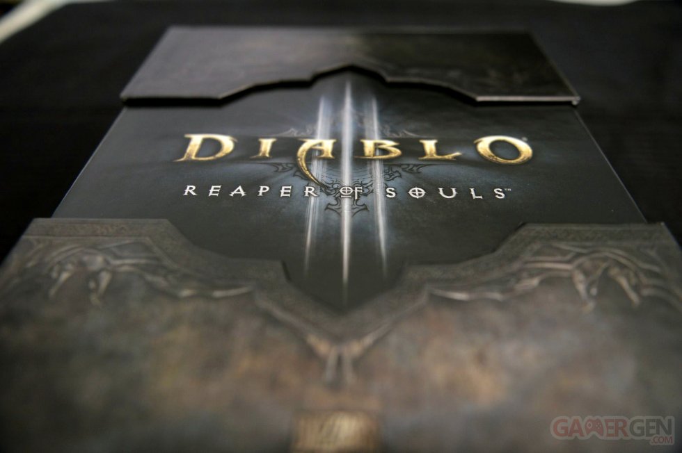 Diablo-III-Reaper-of-Souls-unboxing-0005