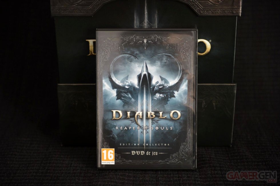 Diablo-III-Reaper-of-Souls-unboxing-0017