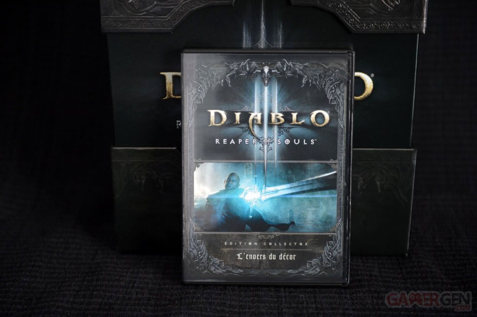 Diablo-III-Reaper-of-Souls-unboxing-0023