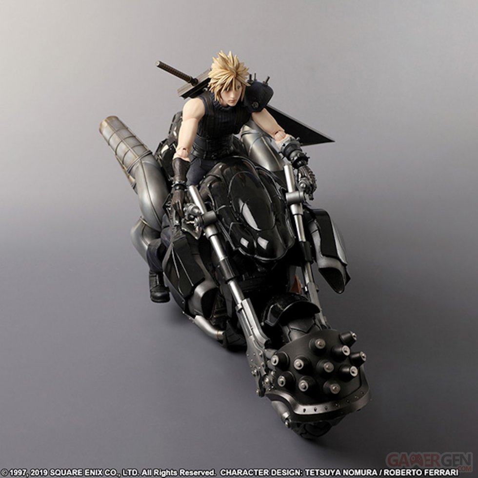 Final Fantasy VII Remake Edition Collector figurine Cloud Play Arts images (3)