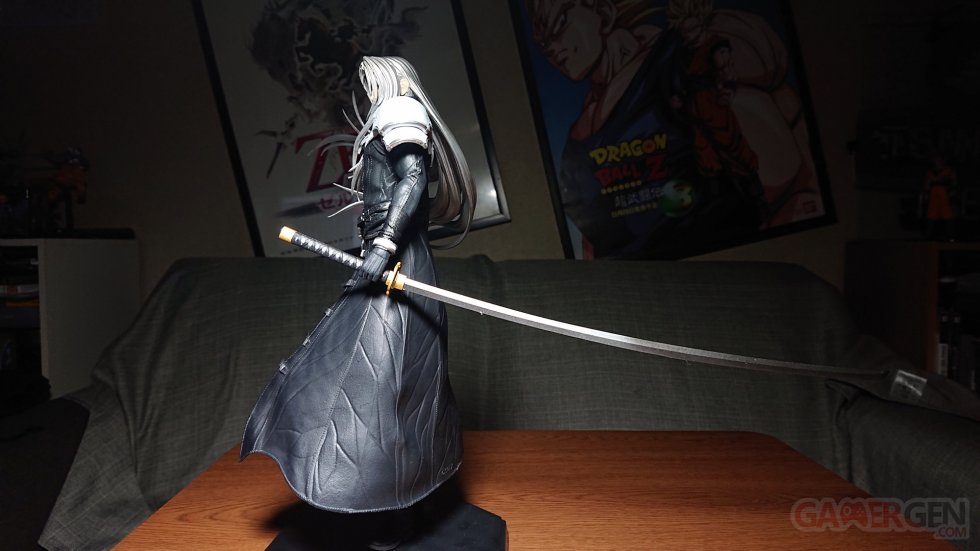 Final Fantasy VII Remake figurine Sephiroth unboxing deballage (17)