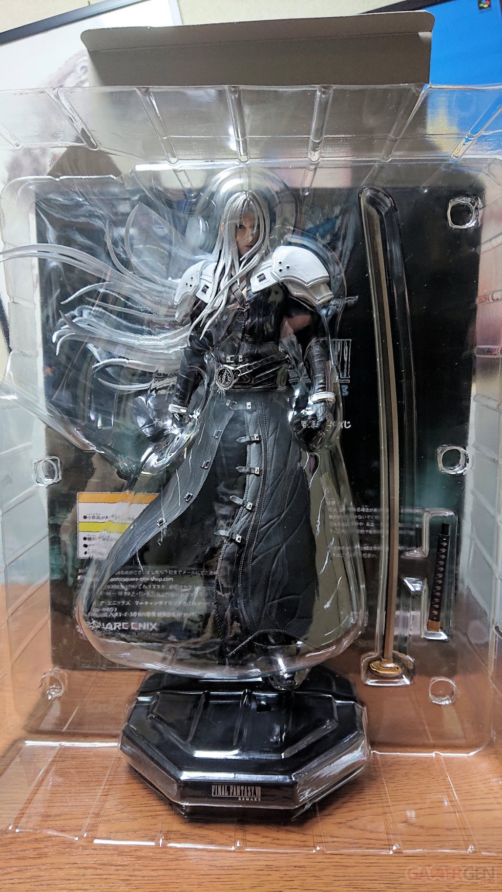 Final Fantasy VII Remake figurine Sephiroth unboxing deballage (6)