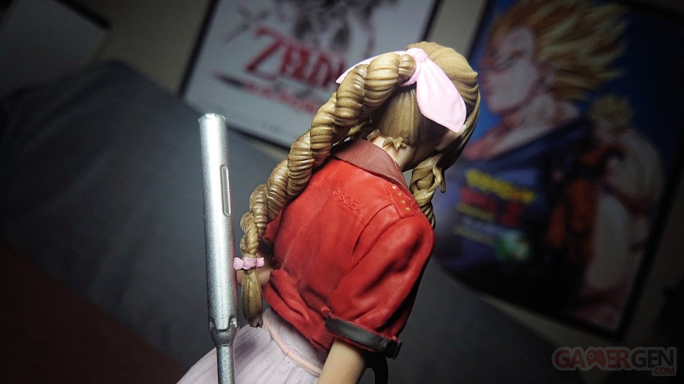 Final Fantasy VII Remake figurine unboxing deballage Aerith (32)