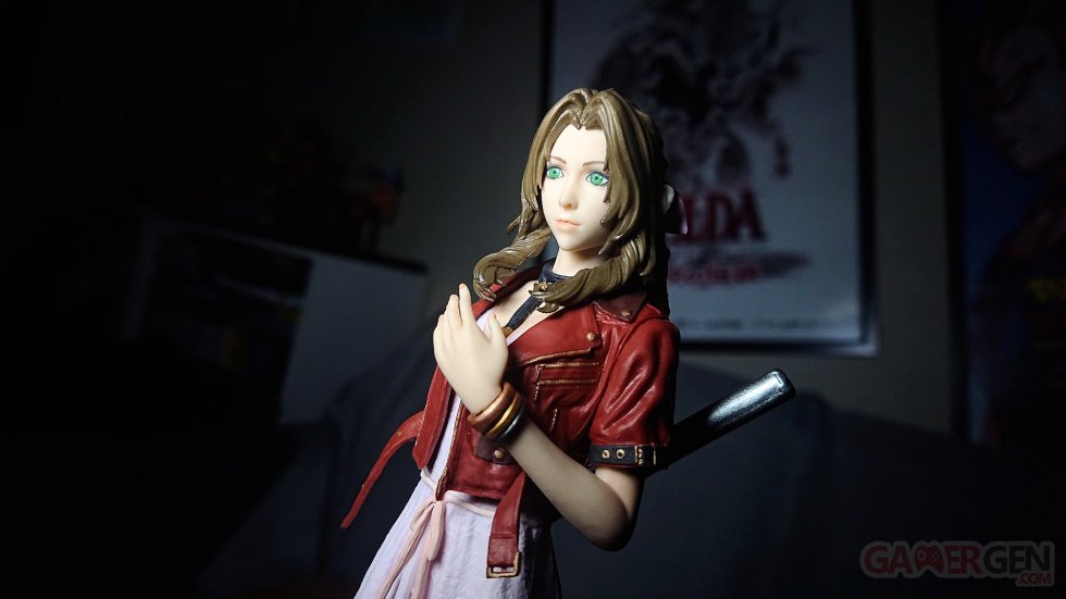 Final Fantasy VII Remake figurine unboxing deballage Aerith (35)