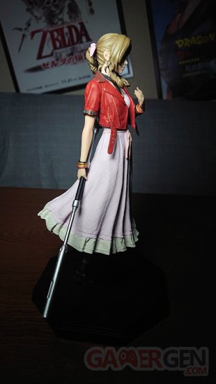 Final Fantasy VII Remake figurine unboxing deballage Aerith (36)
