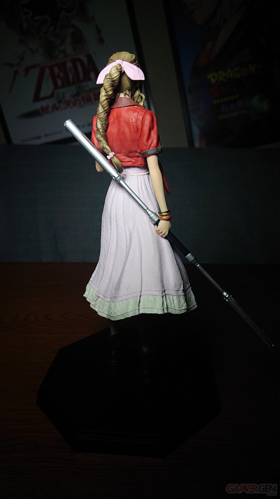 Final Fantasy VII Remake figurine unboxing deballage Aerith (38)