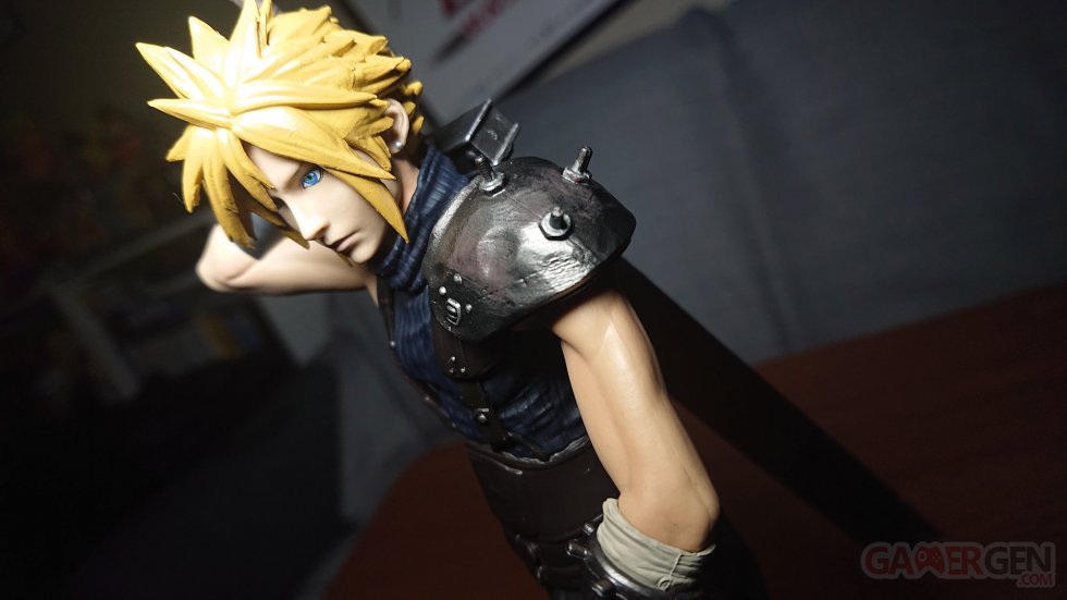 Final Fantasy VII Remake figurine unboxing deballage Cloud (27)