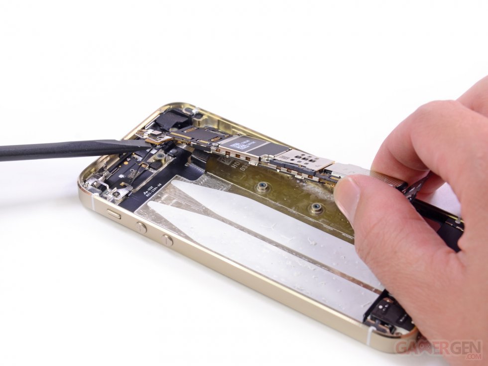 ifixit-demontage-iPhone-5s- (25)