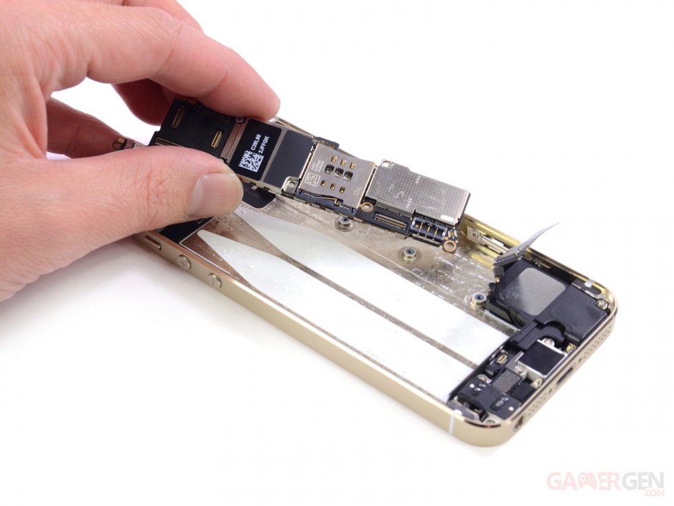 ifixit-demontage-iPhone-5s- (26)