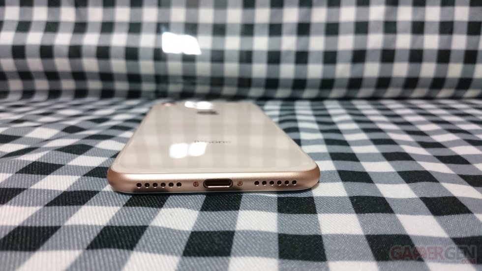 iPhone 8 Unboxing photos images smarpthone (17)
