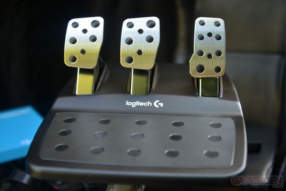 Logitech G29 Volant Ps4 PC UNBOXING 0018 