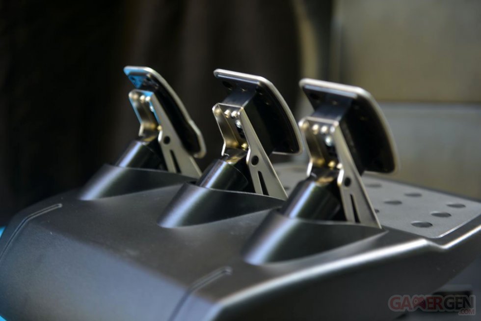 Logitech G29 Volant Ps4 PC UNBOXING 0020 