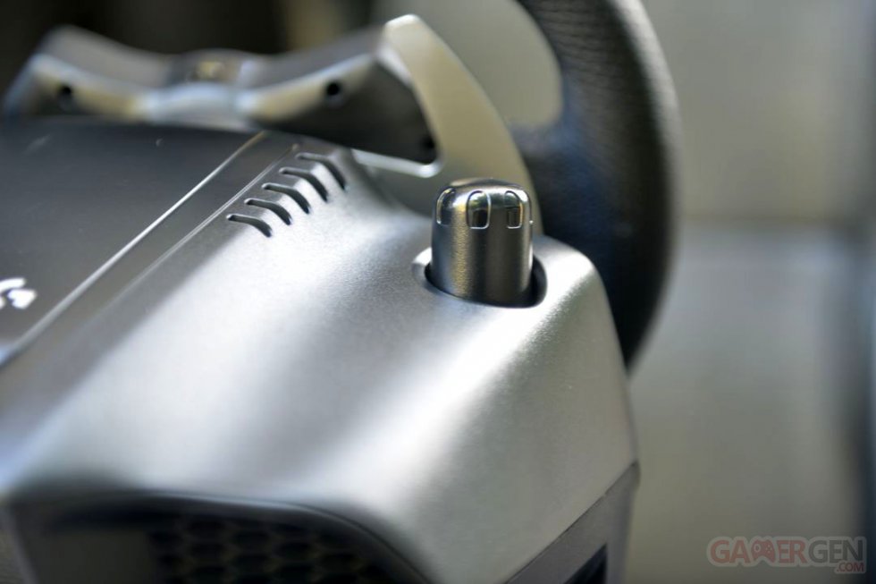 Logitech G29 Volant Ps4 PC UNBOXING 0025 