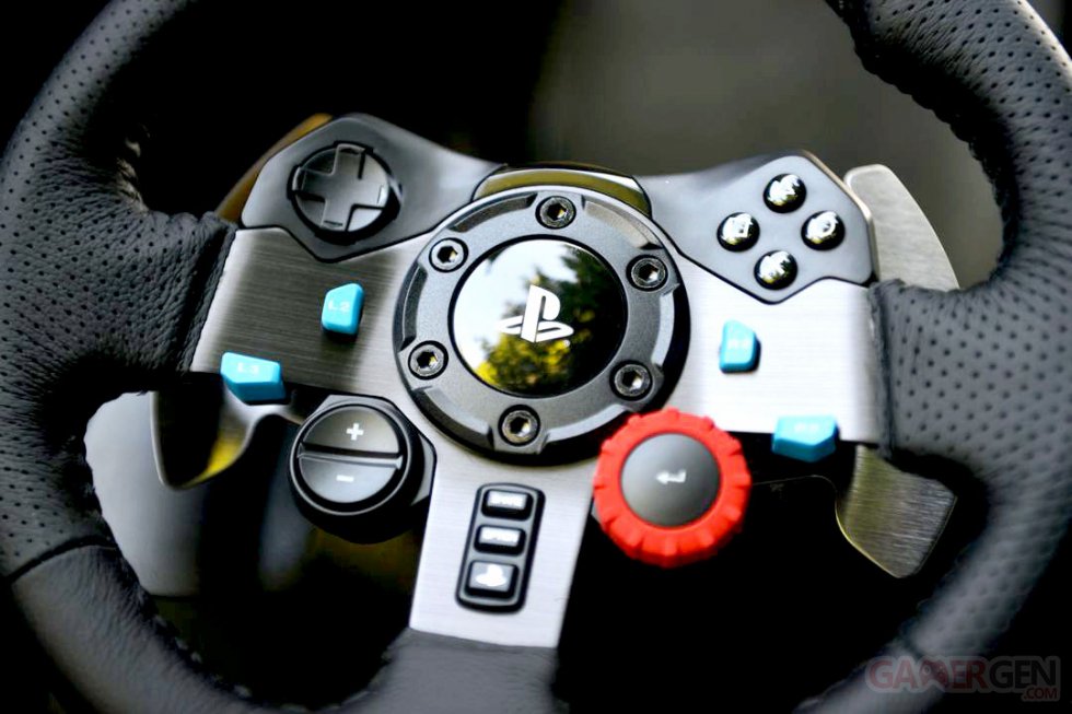 Logitech G29 Volant Ps4 PC UNBOXING 0028 