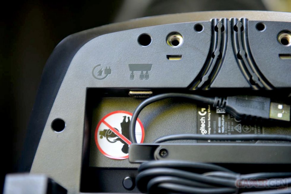 Logitech G29 Volant Ps4 PC UNBOXING 0045 