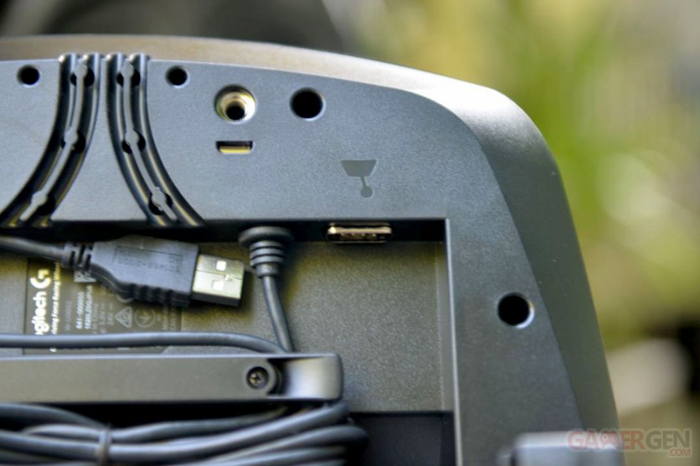 Logitech G29 Volant Ps4 PC UNBOXING 0046 