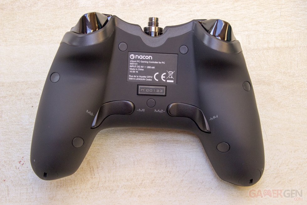Manette Nacon GC-400ES (16)