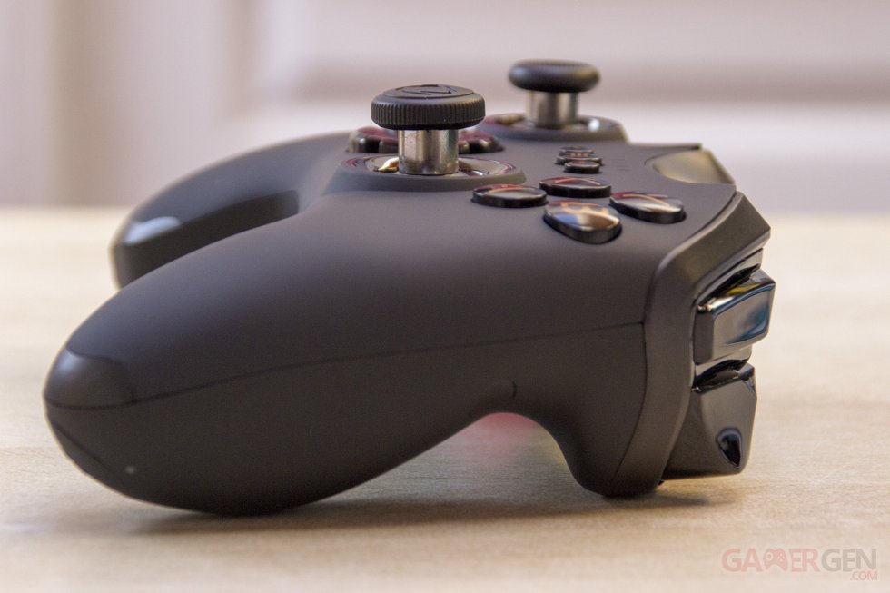 Manette Nacon GC-400ES (18)