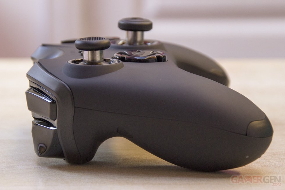 Manette Nacon GC-400ES (20)
