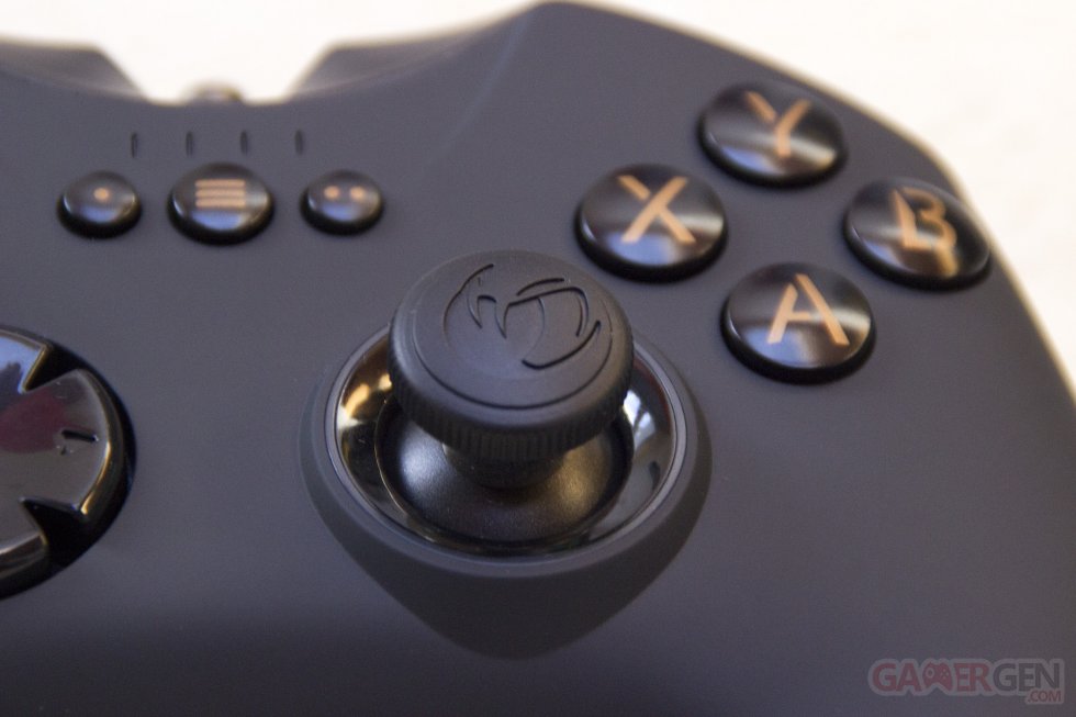 Manette Nacon GC-400ES (22)