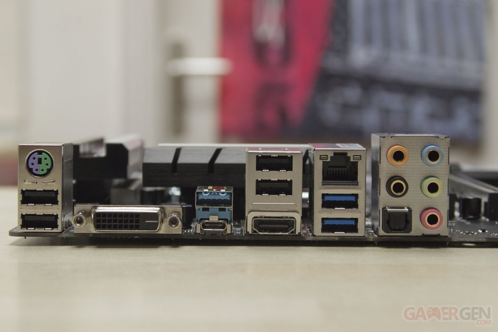 MSI Z170A Krait Gaming R6 Siege Rainbow Six Ubisoft Carte mère Motherboard Intel  Unboxing Déballage Présentation Images Photos GamerGen_com Clint008 (11)