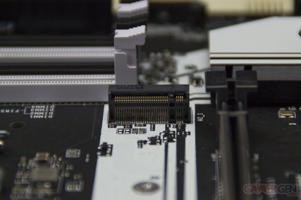 MSI Z170A Krait Gaming R6 Siege Rainbow Six Ubisoft Carte mère Motherboard Intel  Unboxing Déballage Présentation Images Photos GamerGen_com Clint008 (13)