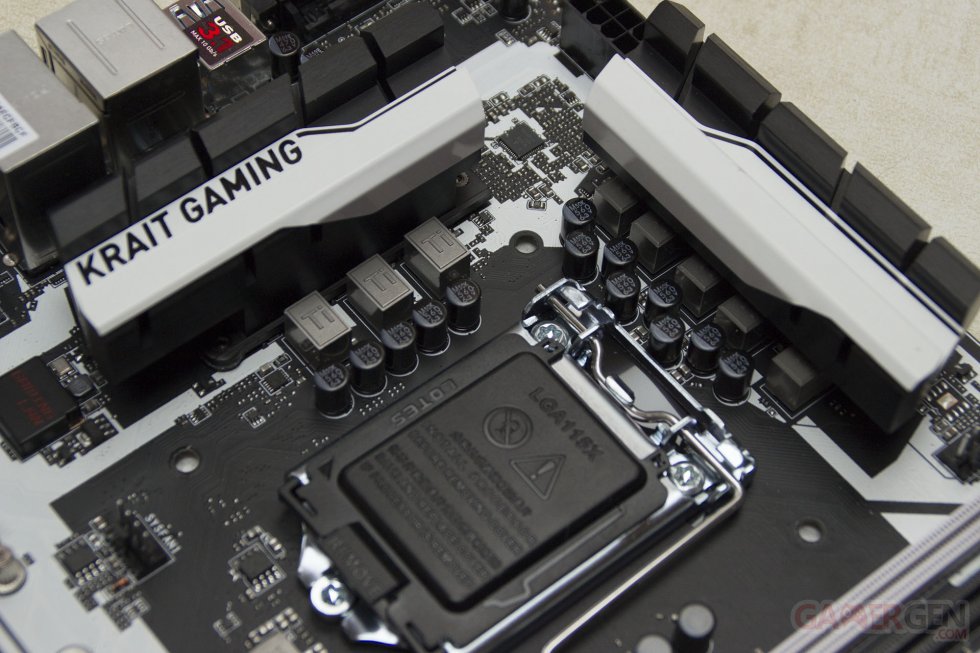 MSI Z170A Krait Gaming R6 Siege Rainbow Six Ubisoft Carte mère Motherboard Intel  Unboxing Déballage Présentation Images Photos GamerGen_com Clint008 (14)