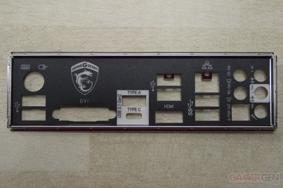MSI Z170A Krait Gaming R6 Siege Rainbow Six Ubisoft Carte mère Motherboard Intel  Unboxing Déballage Présentation Images Photos GamerGen_com Clint008 (23)
