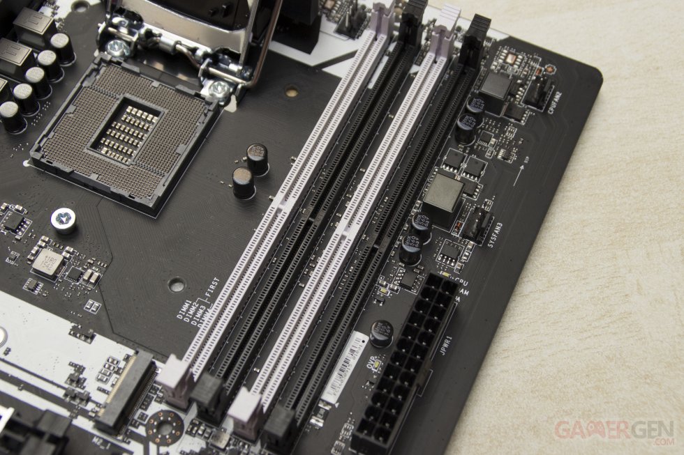 MSI Z170A Krait Gaming R6 Siege Rainbow Six Ubisoft Carte mère Motherboard Intel  Unboxing Déballage Présentation Images Photos GamerGen_com Clint008 (6)