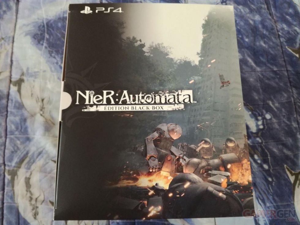 NieR-Automata-collector-Black-Box-unboxing-deballage-04-14-03-2017