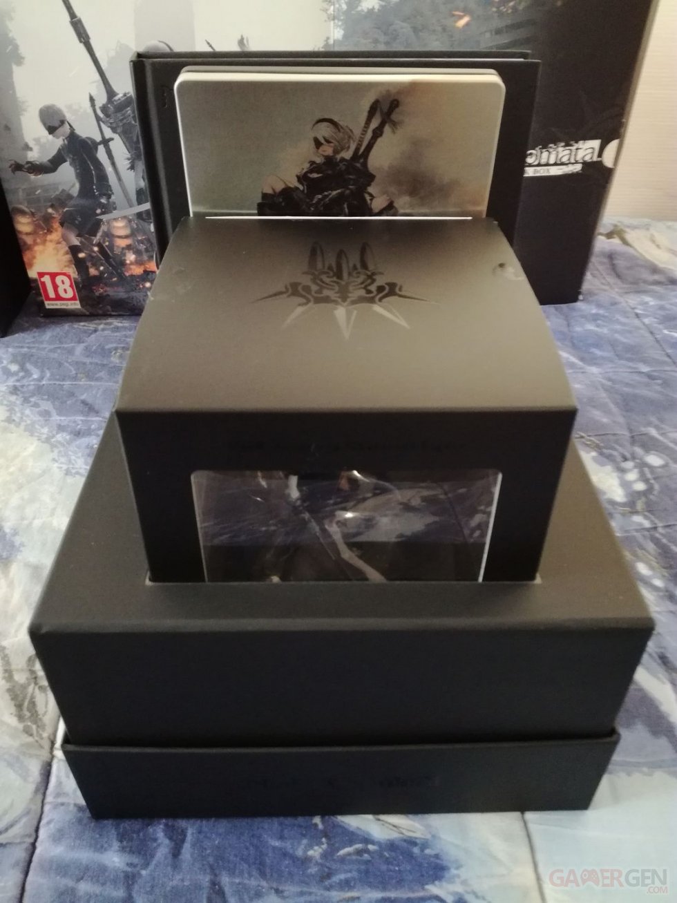 NieR-Automata-collector-Black-Box-unboxing-deballage-08-14-03-2017