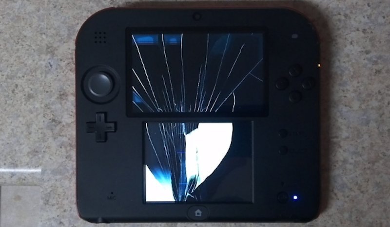 Nintendo 2DS console ecran casse 21.10.2013.