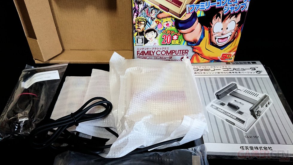 Nintendo Classic Mini Famicom Weekly Shonen Jump 50th Anniversary Edition NES Unboxing Deballages images (11)
