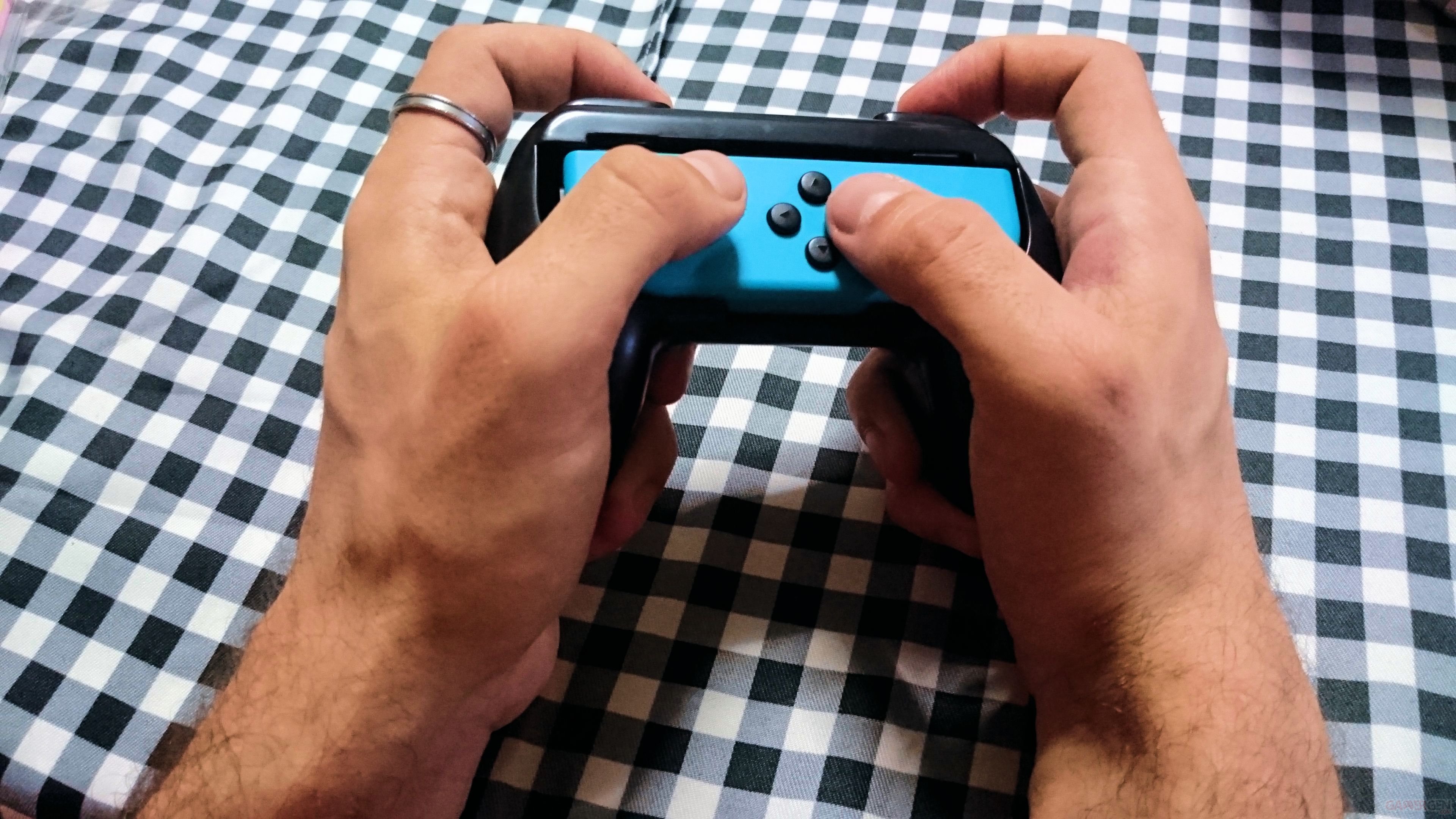 TEST Nintendo Switch grip pour JoyCon, l'accessoire indispensable